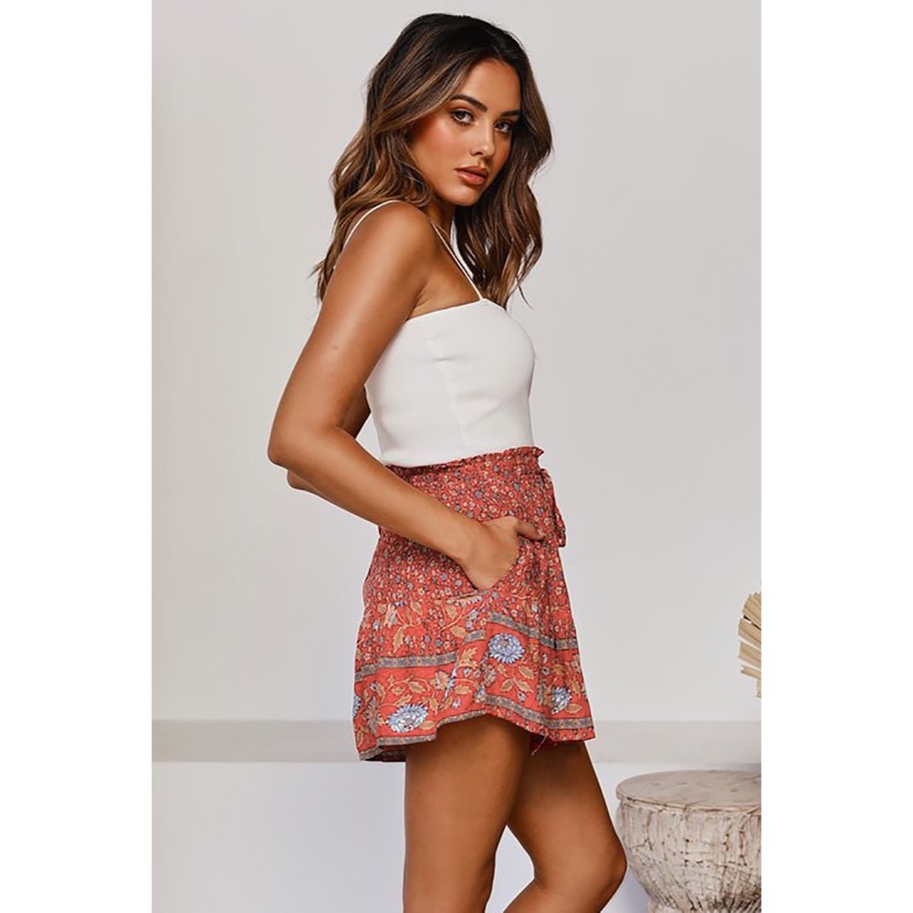 π Boho Red Floral Print Elastic Waist Shorts - Picture 4 of 5